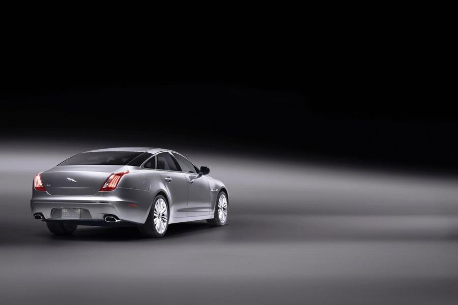  Jaguar XJ 2009 года  (фото 31 из 142)
